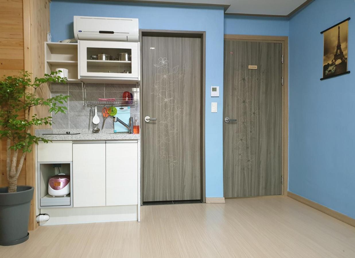Chowoo Guesthouse Gyeongju Bagian luar foto